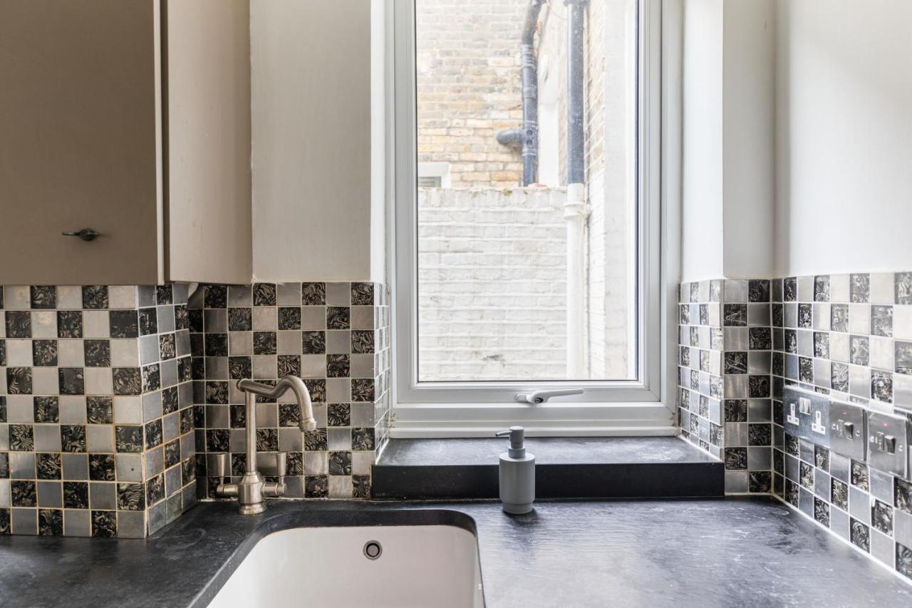 Charming 1 Bed Flat W Courtyard In * Londra