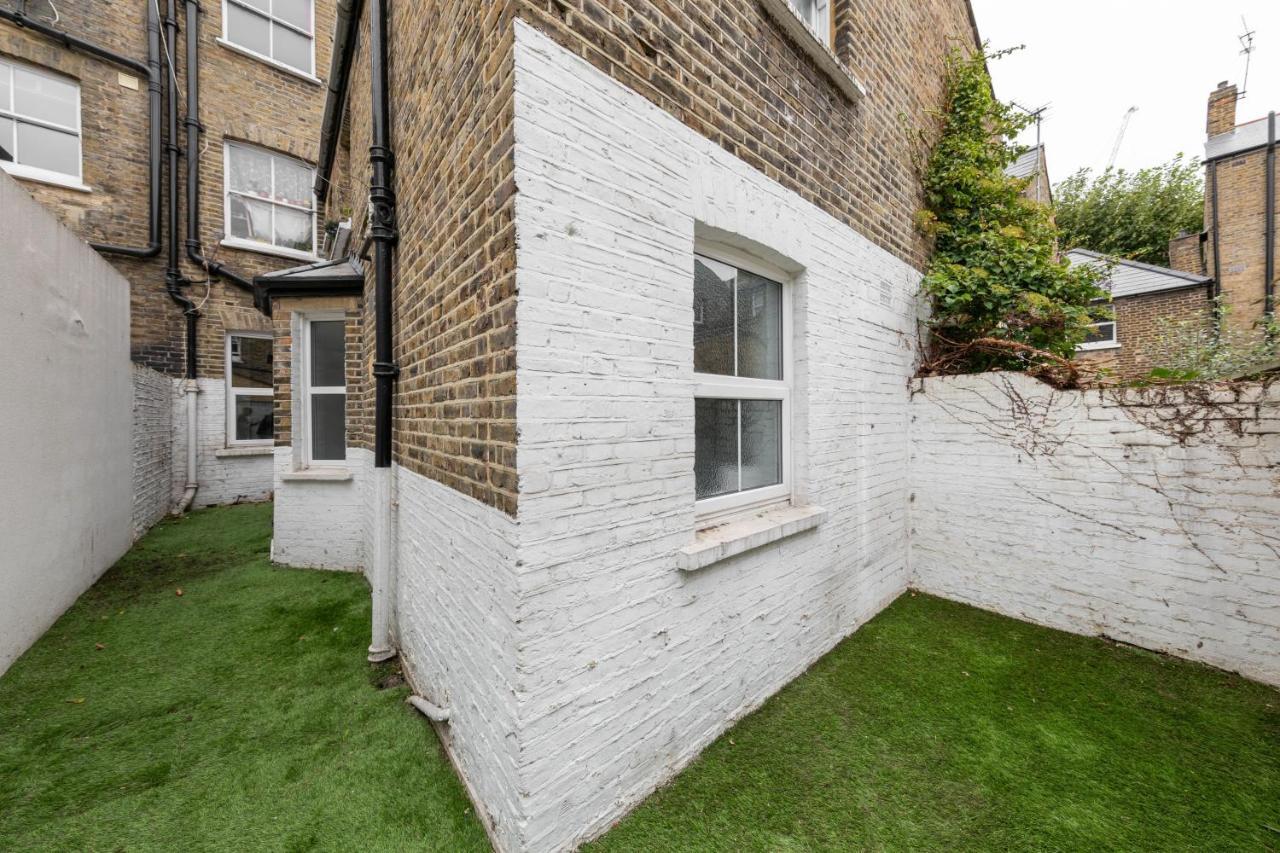 Charming 1 Bed Flat W Courtyard In Apartament