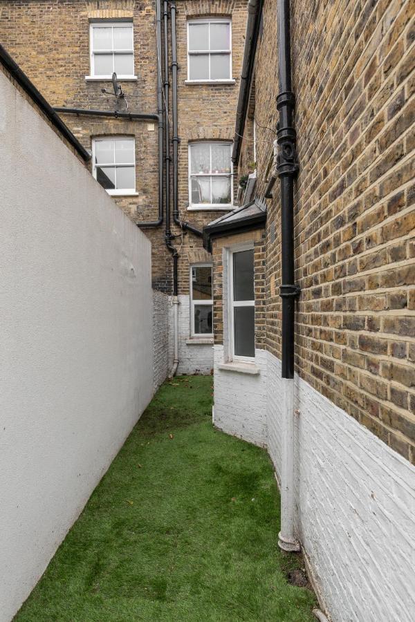 Apartament Charming 1 Bed Flat W Courtyard In Londra